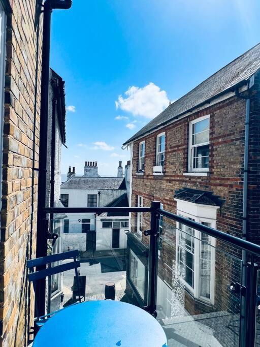 100 Steps To Broadstairs Beach - 2 Bedroom 3 Beds Bagian luar foto